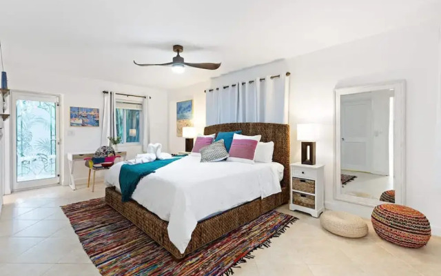 Walking From the Beach 3Br Villa