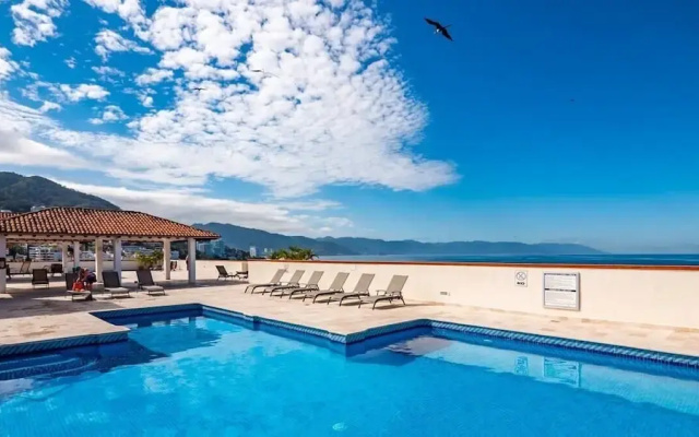 Ocean View 2Br Condo-balcony-beach-pool - 712
