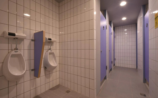 Taipei Travelers International Hostel