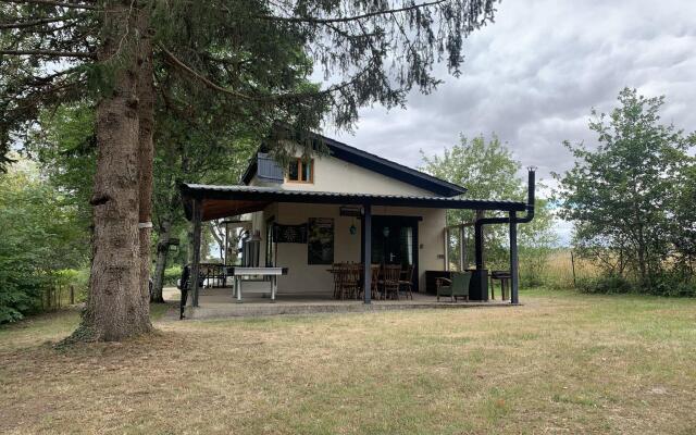Modern Holiday Home near Forest in Burgundy