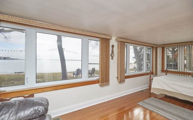 Exclusive Waterfront Beach House Retreat