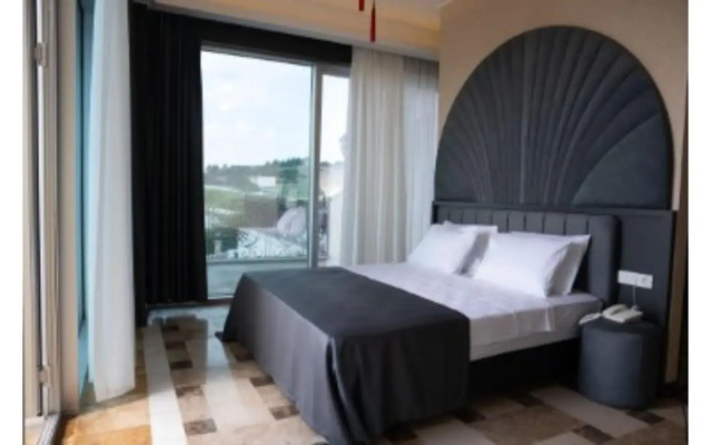 Kronos Hotel