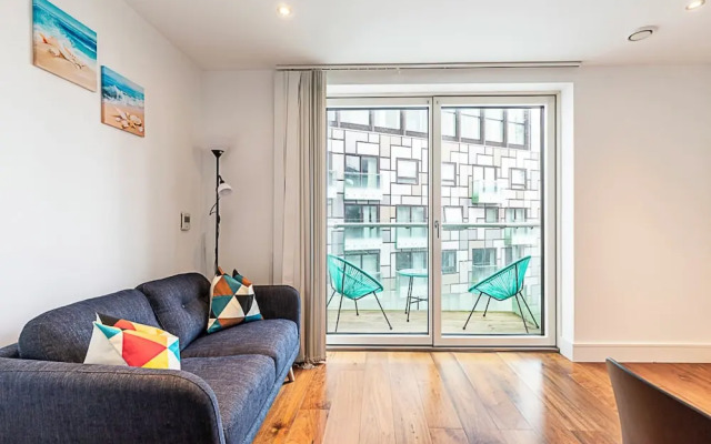 Chic Studio With Skyline Views