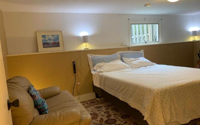 Private Suite 3 Bedrooms&Living near U-District