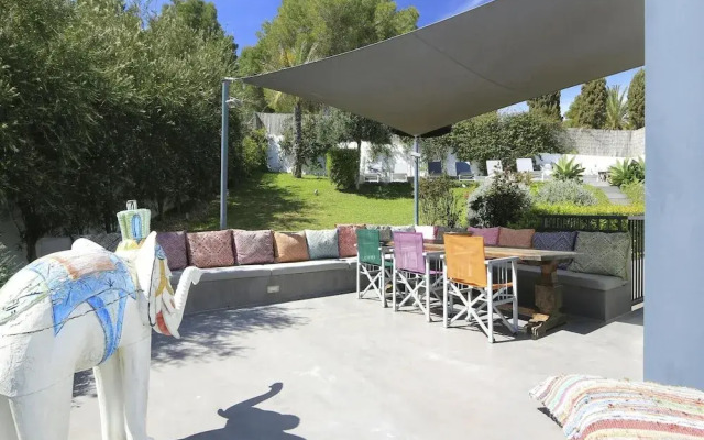 Holiday Home With Manicured Gardens
