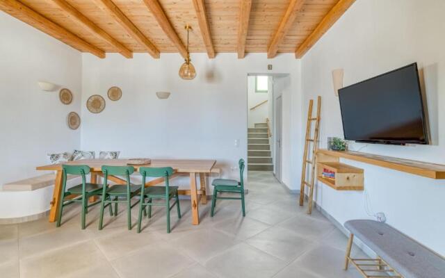 Magic 5 bdrm Villa With Swimming pool in Paros