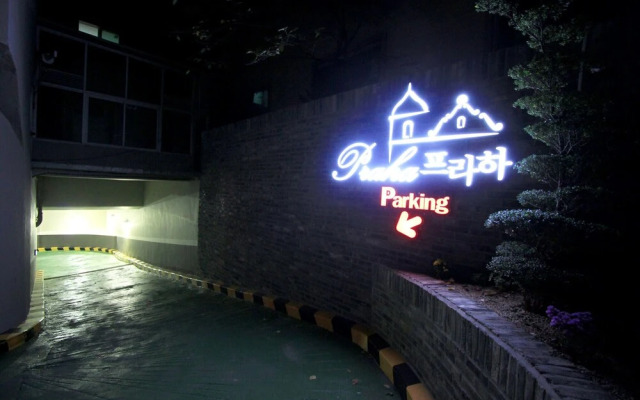 Changwon Palyongdong Praha Hotel