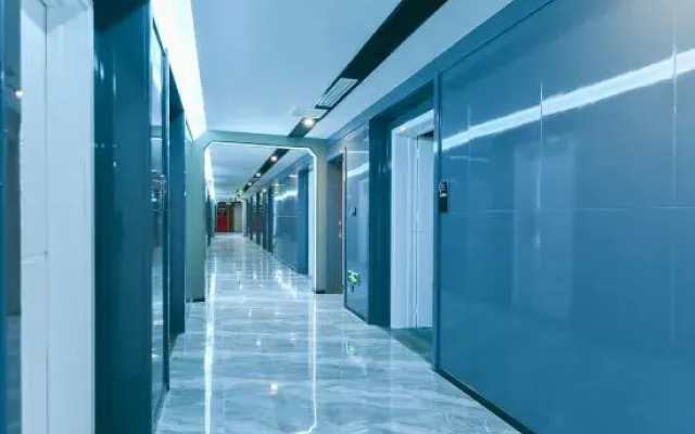 Seven o'clock Sunshine E-sports Hotel (Hebi Xinghe Street Yulong Shopping Center)