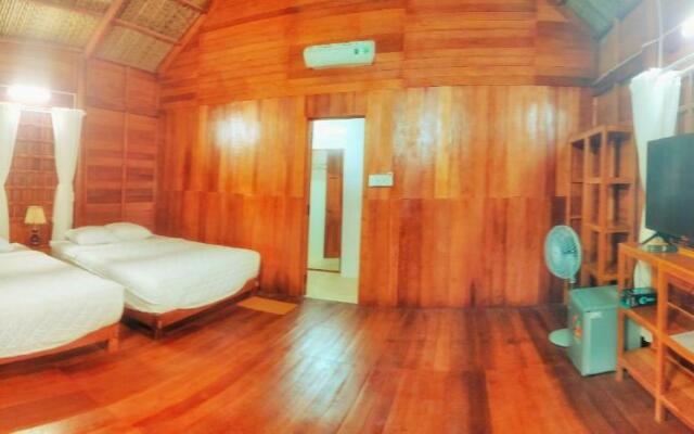 Rooster Mekong Garden & Villas