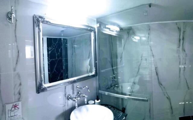 Classy 2 bedroom apartment under Acropolis at Thisseio