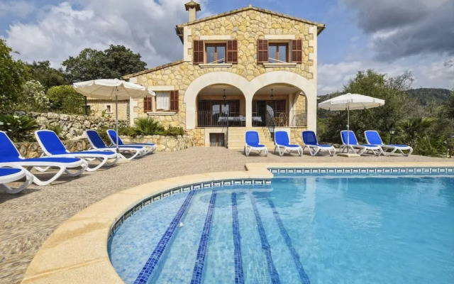 Country House in Spain With Pool & Mountain Views