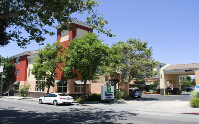 Holiday Inn Express Hotel & Suites Berkeley by IHG