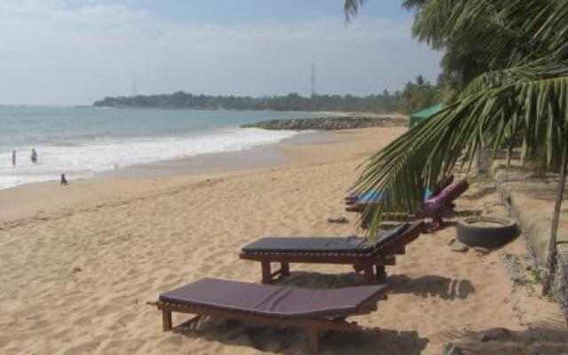 Shanika Beach Inn
