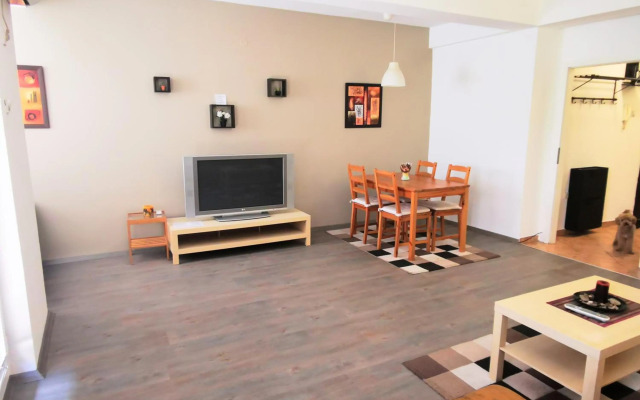 Cozy Two Bedroom Apartment 8