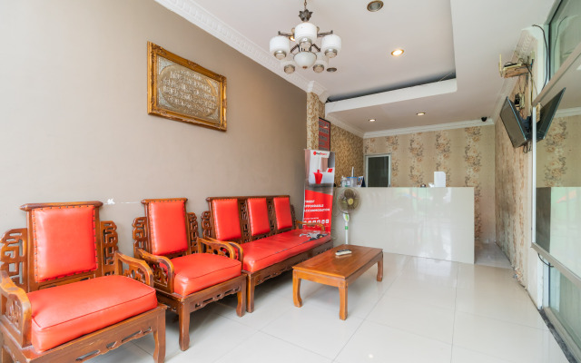 RedDoorz Syariah near Plaza Andalas Padang 2