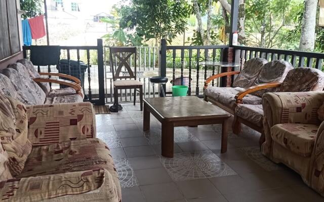 OYO Home 90371 Home Valley Homestay Tambunan