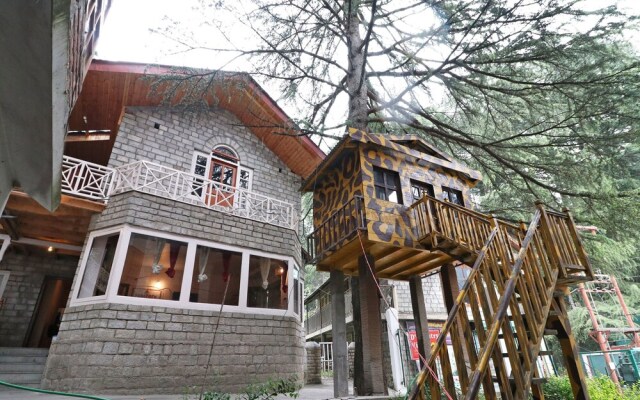 OYO 13724 Home Cosy Stay Near Mall Road