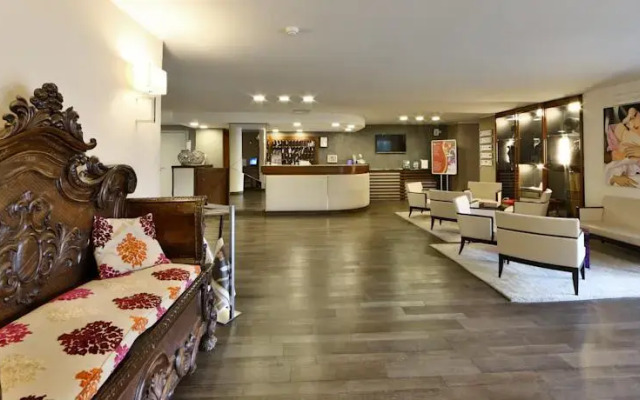 Regal Residence