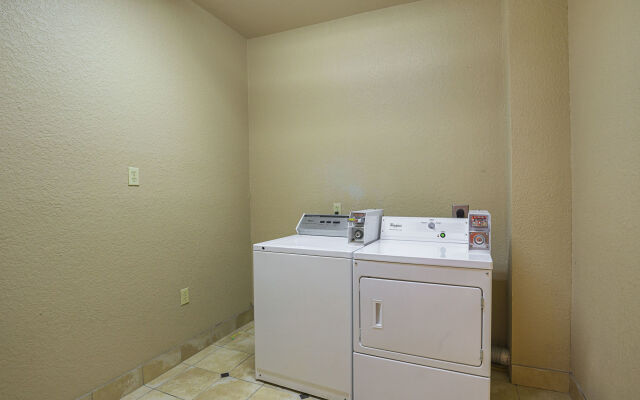 Scottish Inn & Suites Baytown