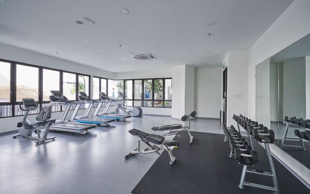 OYO Home 1143 Elegant 2br I-soho I-city