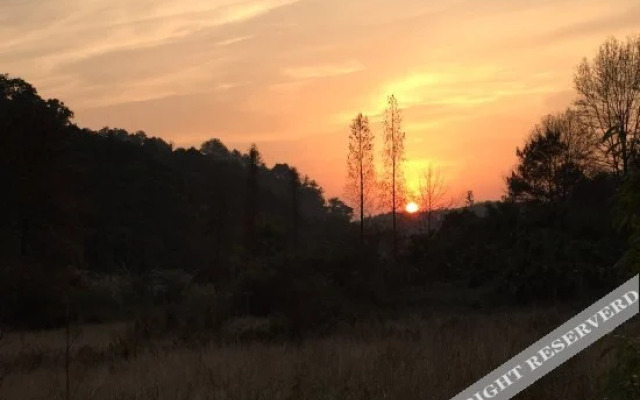 Danxia Mountain Haojing Hotel