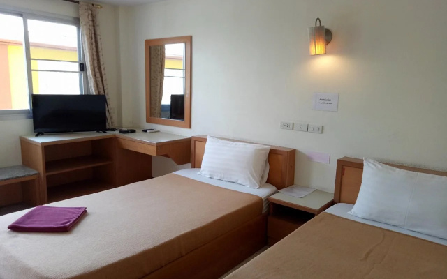 Bang Saphan Resort Hotel