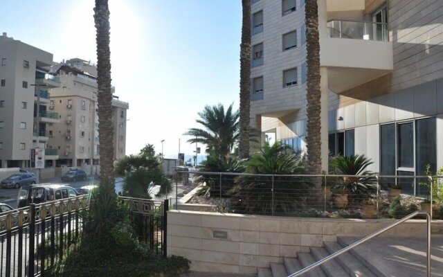 Isra Home Luxury Apartment with Sea View