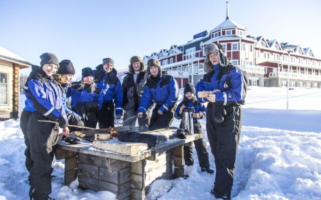 Grand Arctic Hotel
