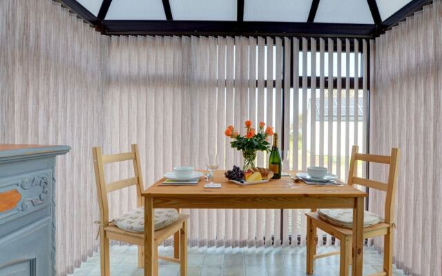 Picturesque Holiday Home in Bwlch-y-groes With Garden