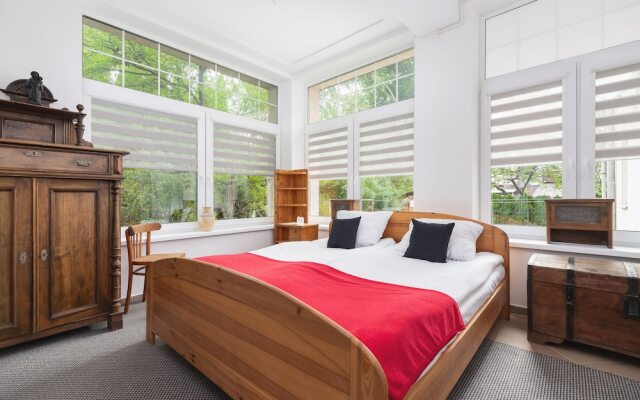 Retro Apartment Zamoyskiego by Renters
