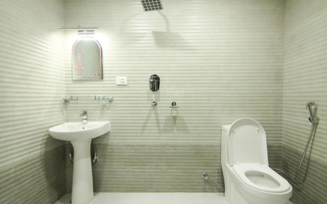 OYO 221 Hotel Lakeside Pvt Ltd