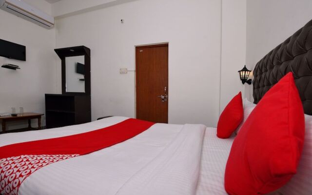 OYO 12193 Sandhya Hotel