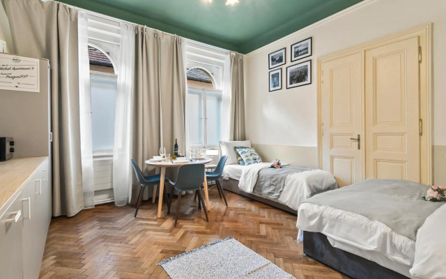 APTs in OLD TOWN PRAGUE by Michal&Friends