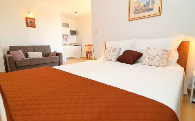 Charming Holiday Home in Cara With Swimming Pool