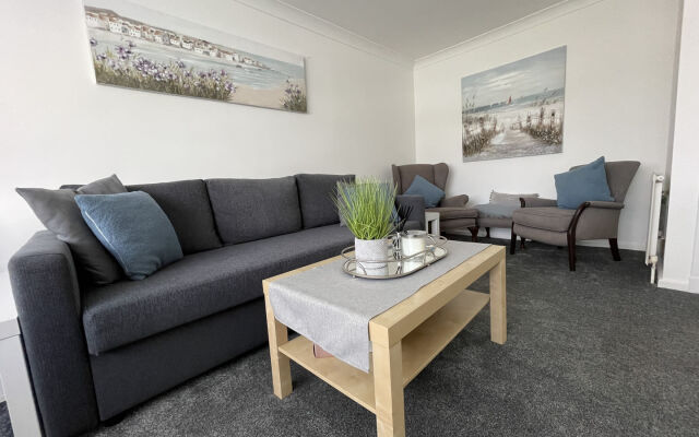 Blissful Bay Just a Stone s Throw Away