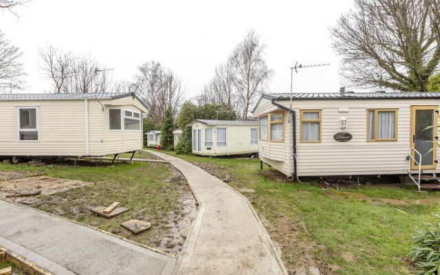 Serene Mobile Home in Hastings near Smugglers Adventure