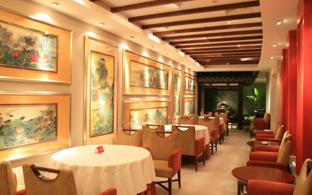 Royal Marina Plaza