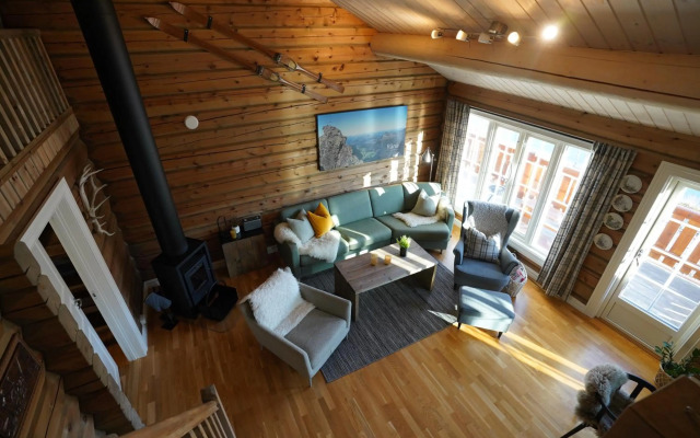 Lake View Apartment with loft