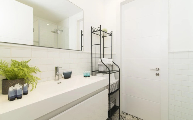 Bauhaus Boutique by TLV2rent