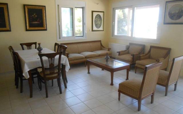 Luxury 2-bed House in Pefkali