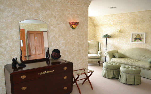 The Grand Anne Bed & Breakfast