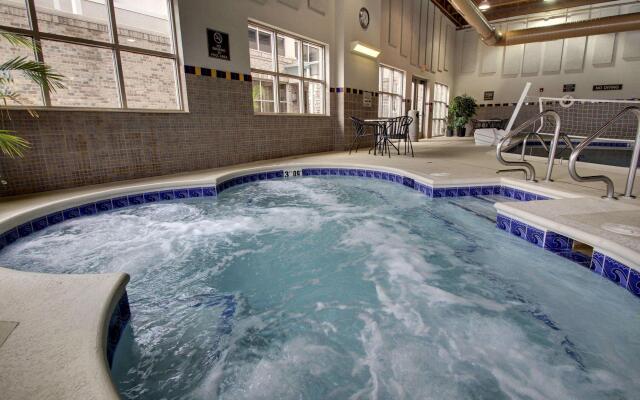 Hampton Inn & Suites Chicago/Aurora