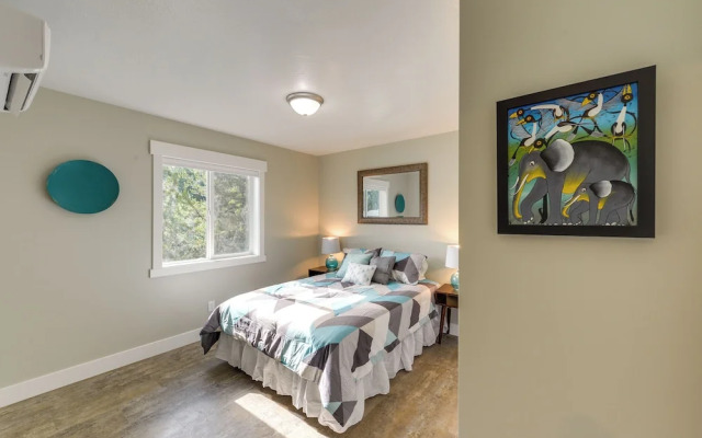 Modern Apt - 7 Mi to St. Anthony Sand Dunes!