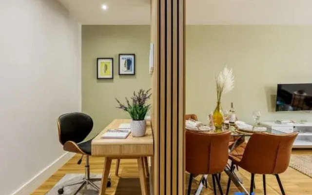 Stunning & Spacious 1-Bed Apt w/ Free Gym & PKG