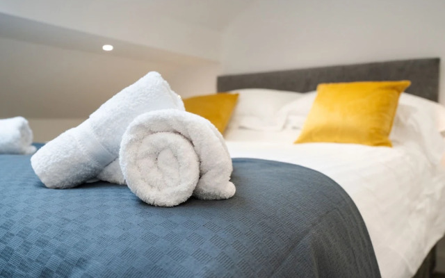 The Botanical Flat 1