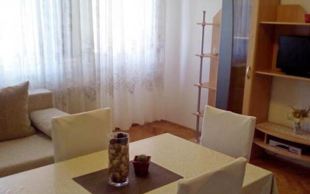 Apartments Neva in Brodarica