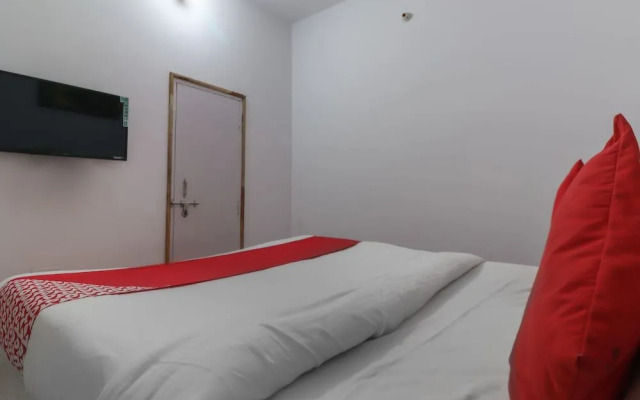 Oyo 49701 Abhi Residency White House