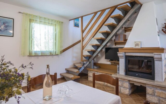 Beautiful Home in Liznjan With Wifi and 3 Bedrooms