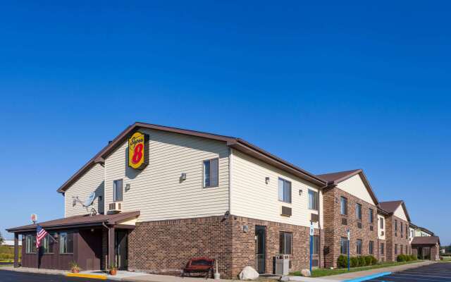 Super 8 by Wyndham Imlay City