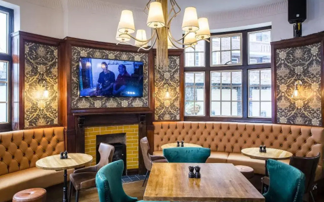 Three Falcons Hotel
